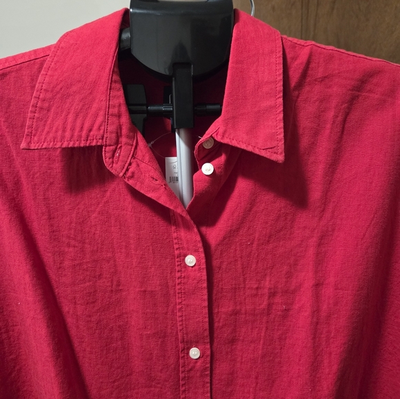 NWT GAP Women's Red Button-Up Top - Picture 5 of 5